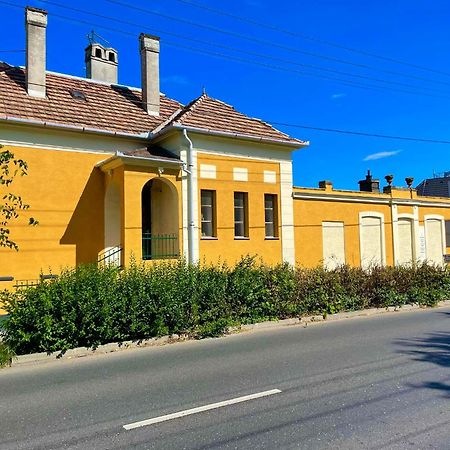 Villa Luca Mosonmagyaróvár Buitenkant foto