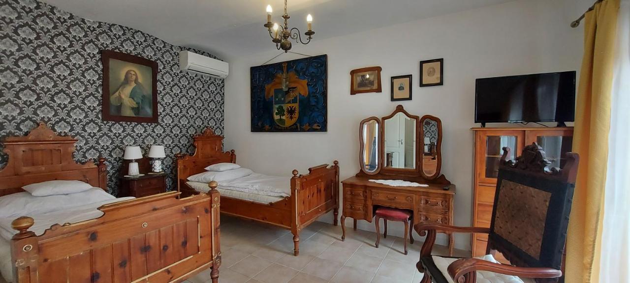 Villa Luca Mosonmagyaróvár Buitenkant foto